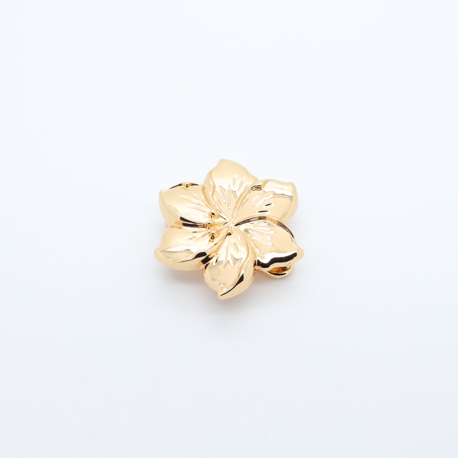 Passant en métal doré en forme de fleur