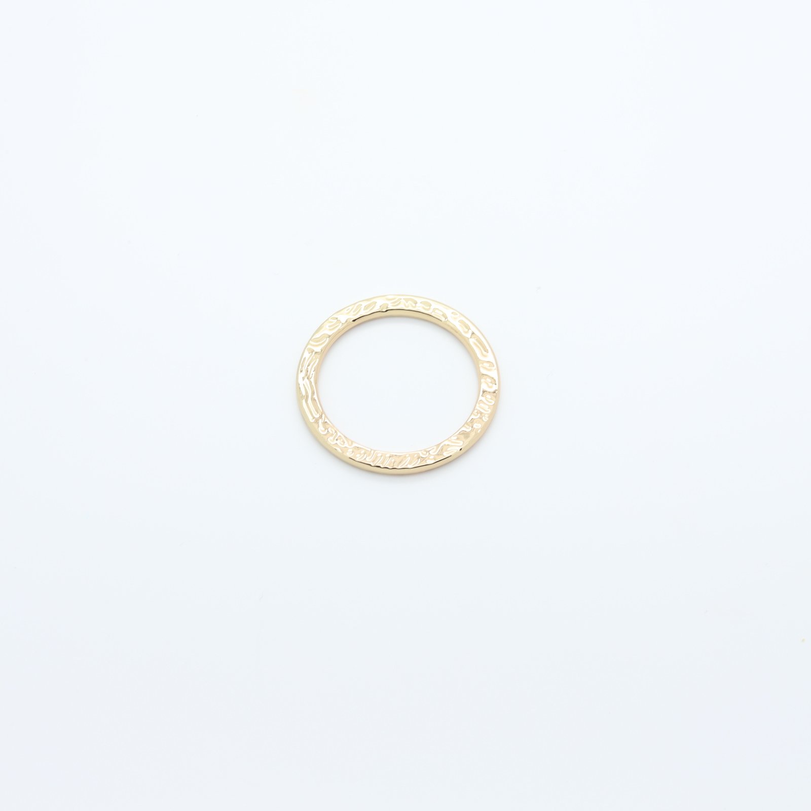 Boucle connecteur texturée en métal doré