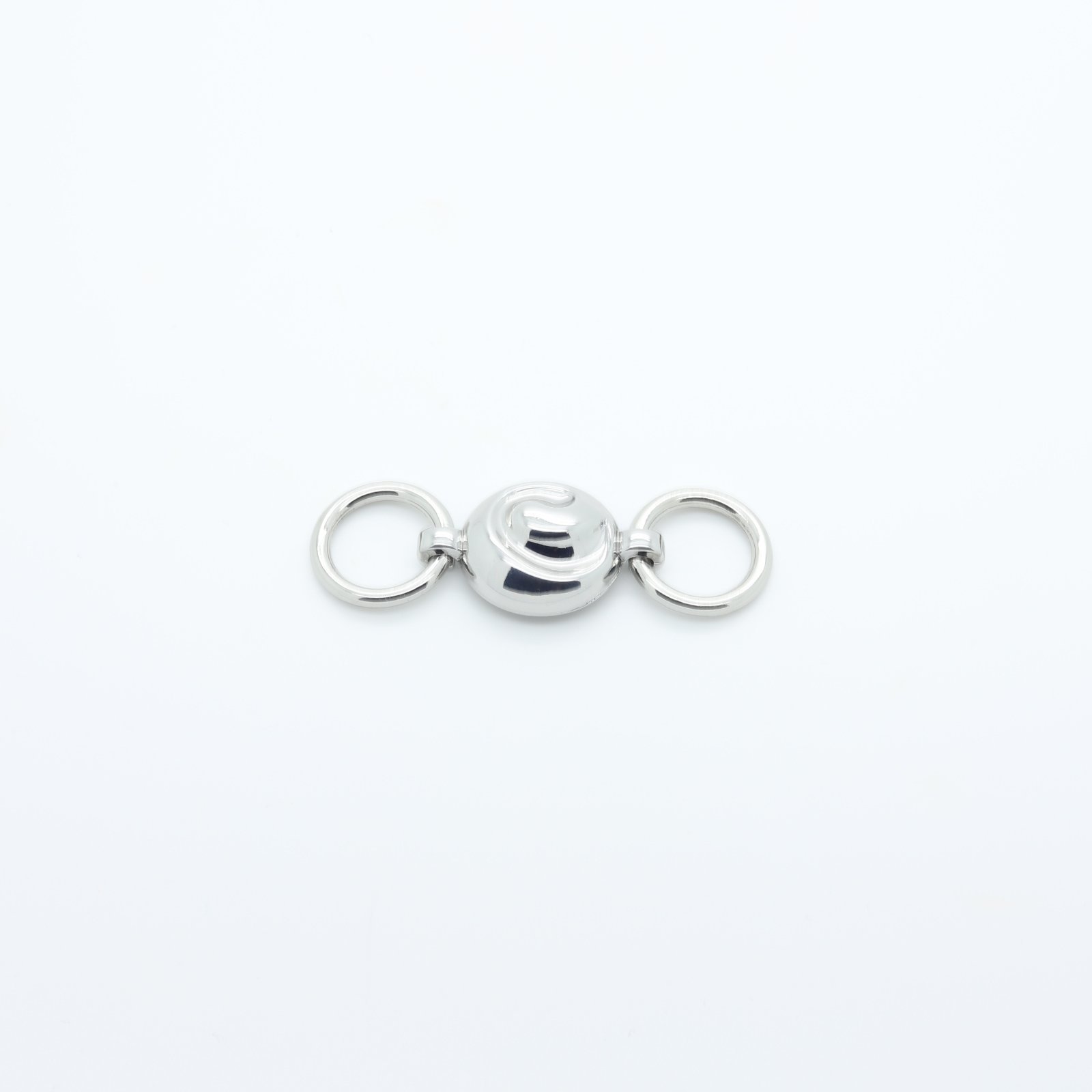 Connecteur en métal argenté