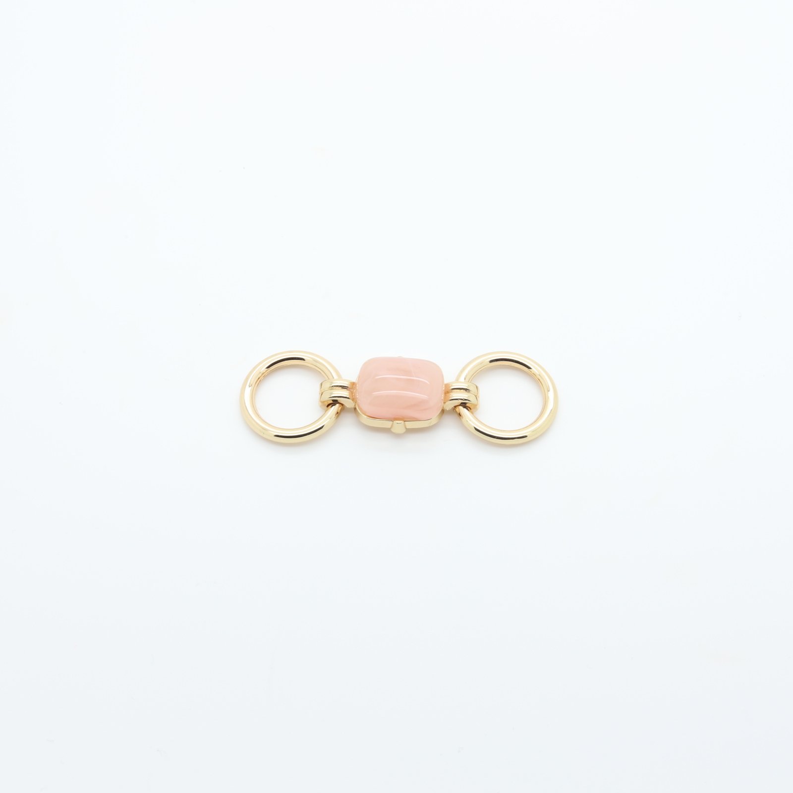 Conector metálico dorado de dos bucles con piedra natural rosa central