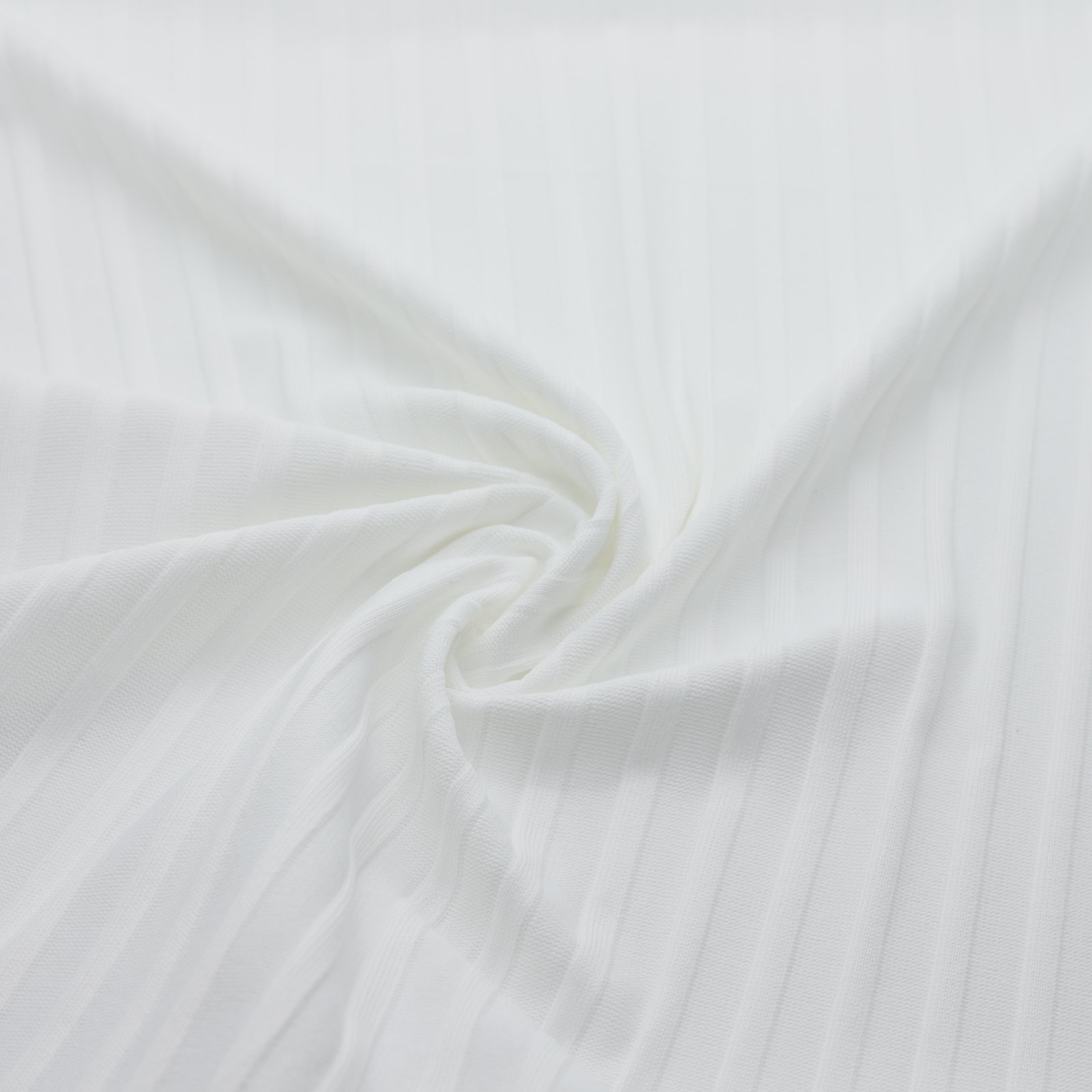 Tissu maille jacquard à rayures blanches