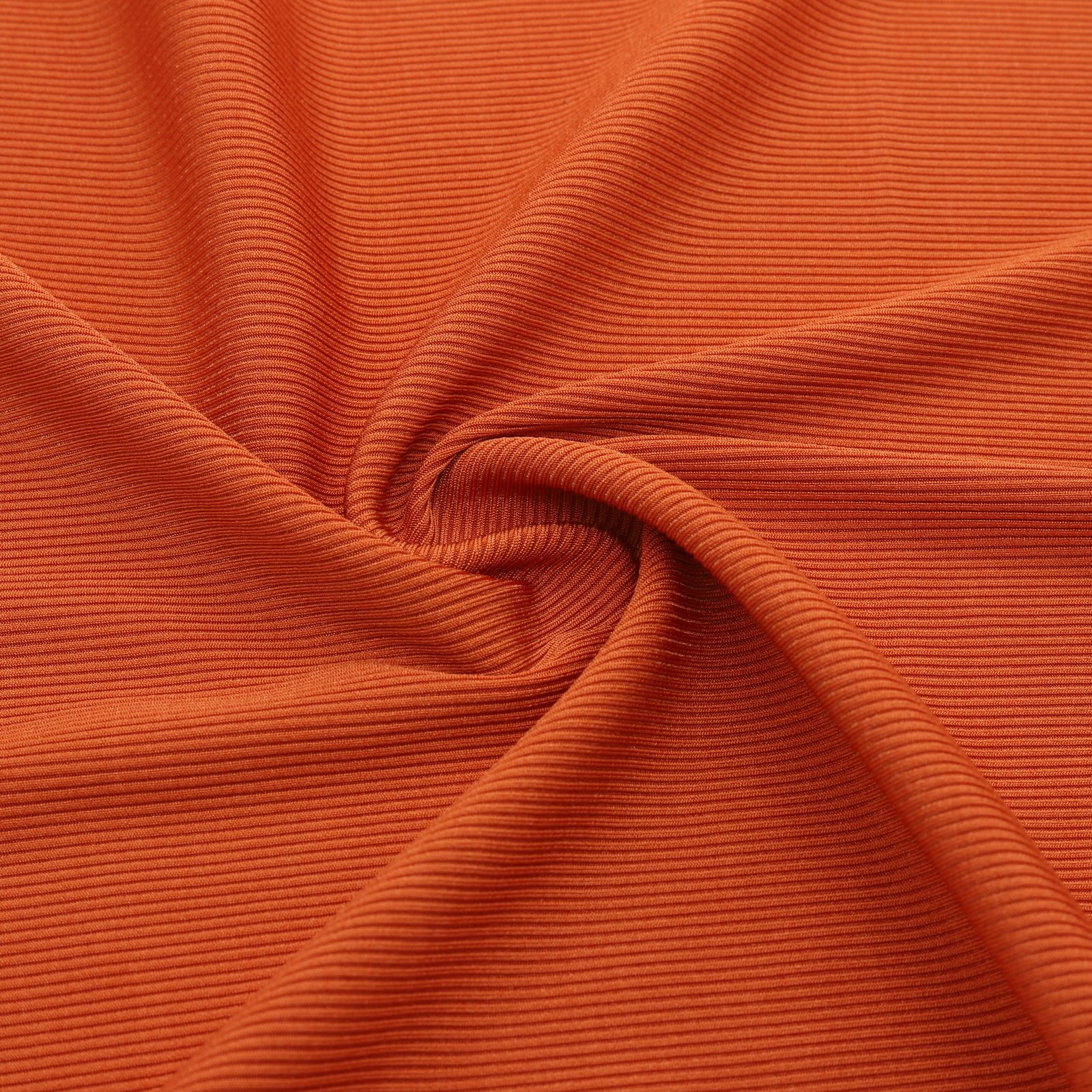 Tissu en jersey brillant à fines rayures