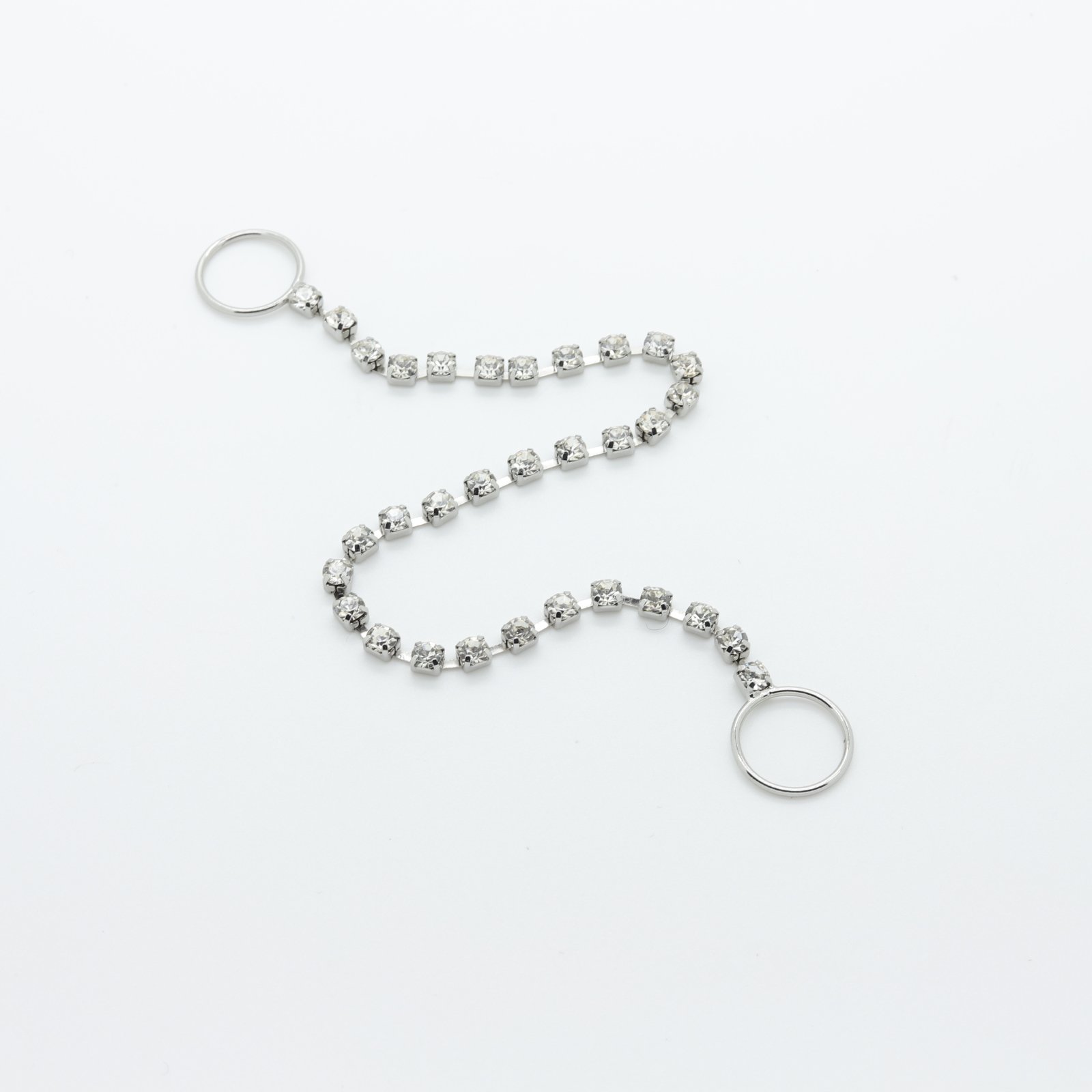 Chaîne bijou décorative en métal argenté à strass