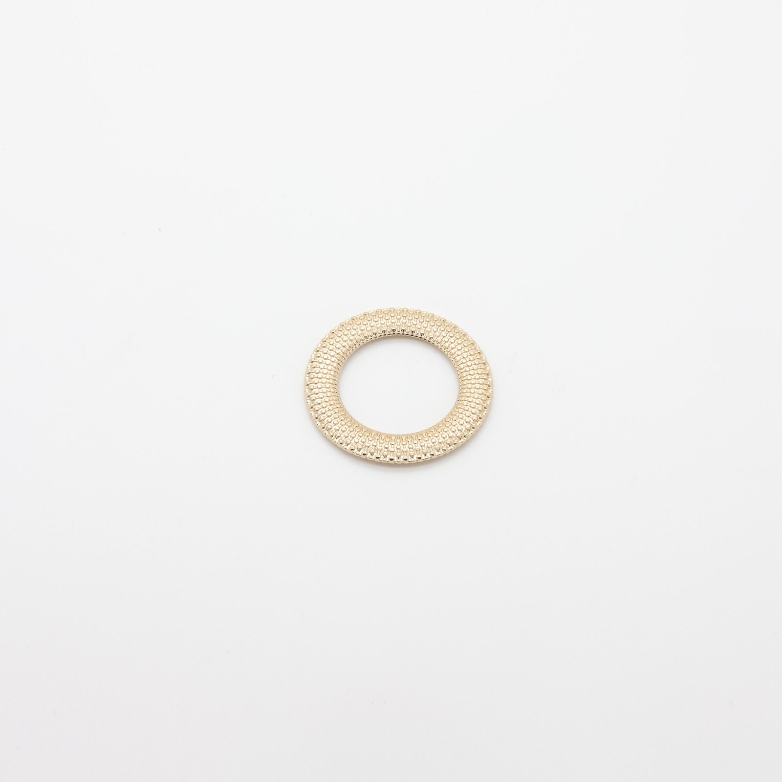 Anneau connecteur rond texturé en métal doré