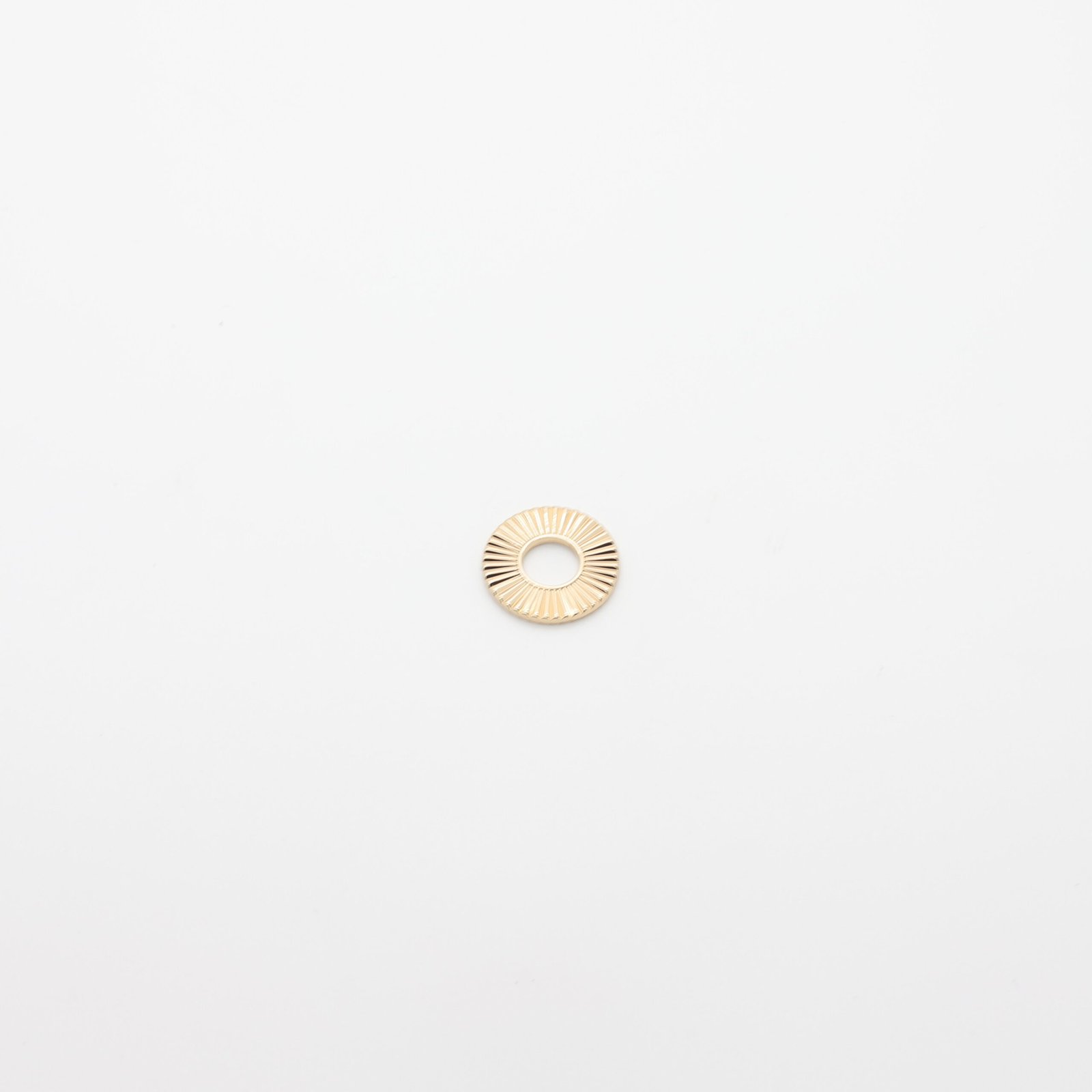 Anneau rond texturé en métal doré