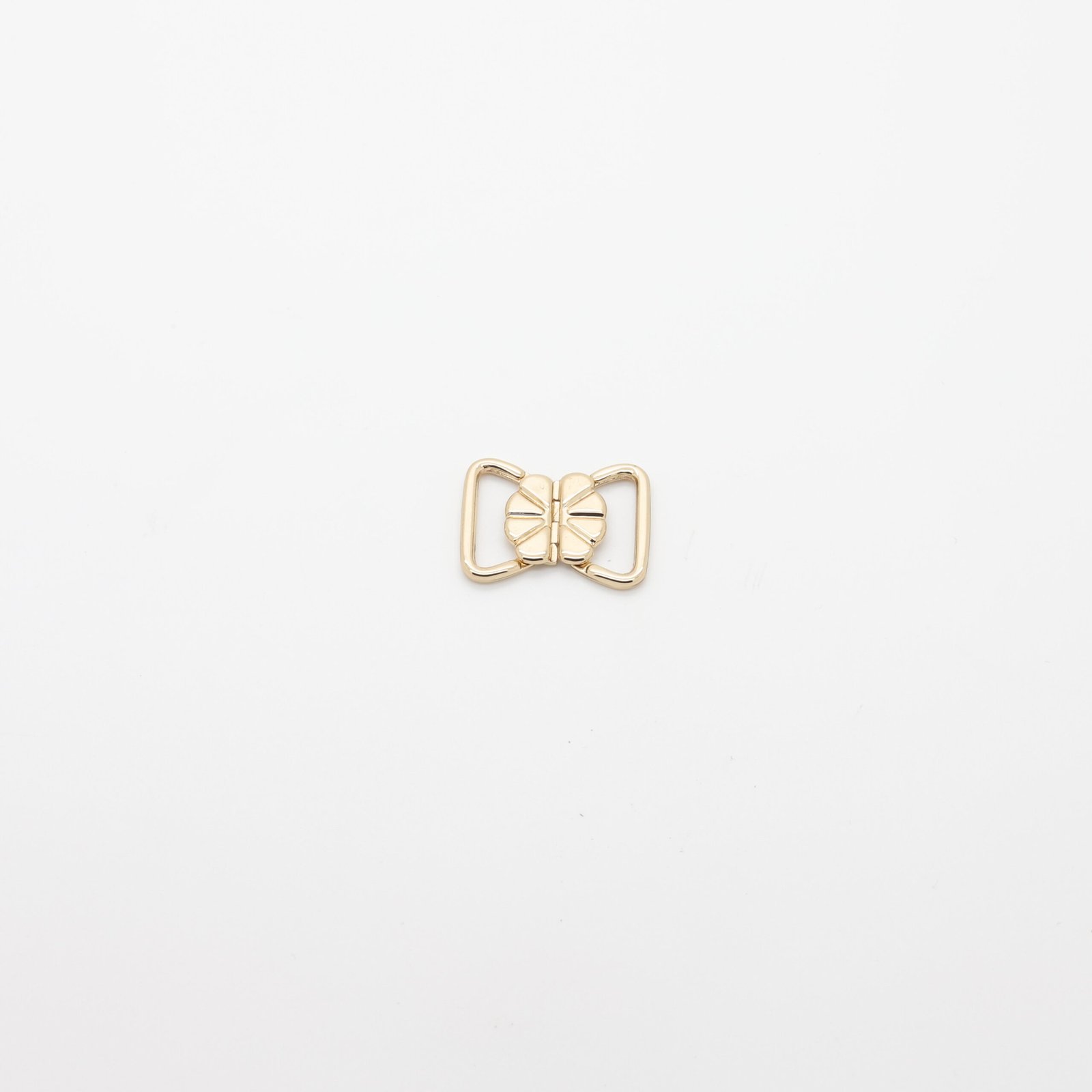 Petit fermoir en métal doré 20mm en forme de nœud