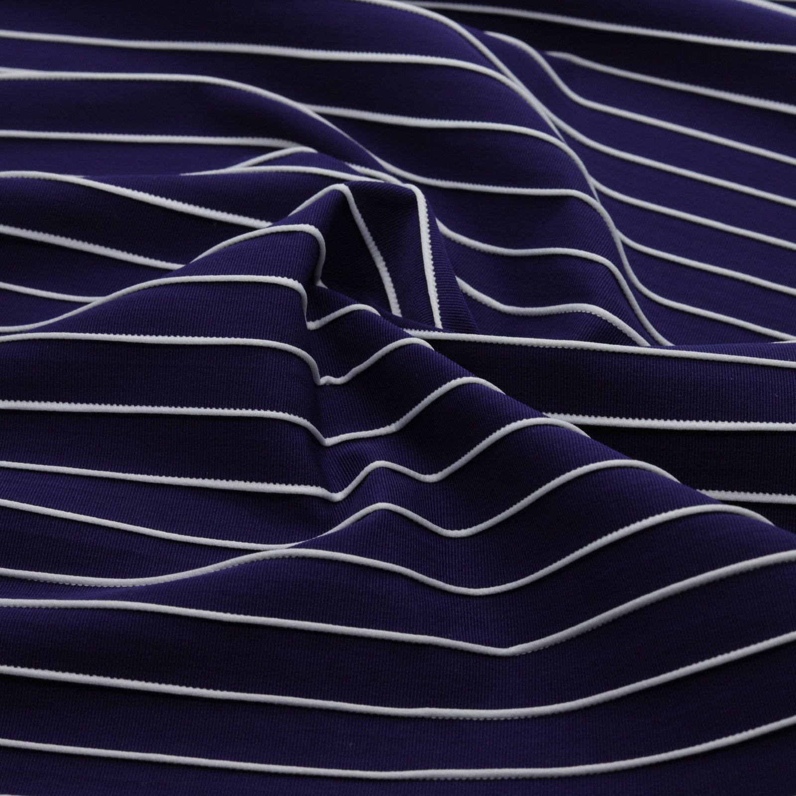 Tissu en maille jacquard à rayures en relief